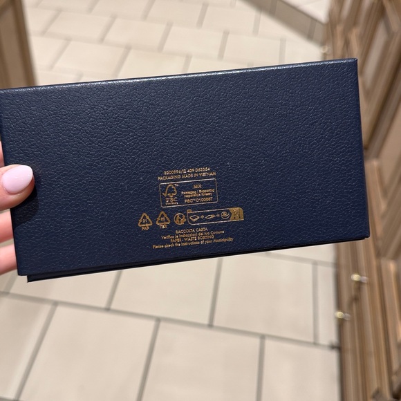 Louis Vuitton Sunglasses Case, box and Ribbon - Picture 3 of 9